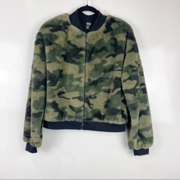 Wild Fable Green Camouflage Print Faux Fur Zip Up Bomber Jacket Size Medium - Picture 1 of 6